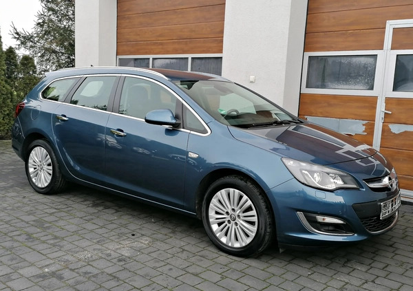 Opel Astra cena 28900 przebieg: 212000, rok produkcji 2013 z Września małe 781